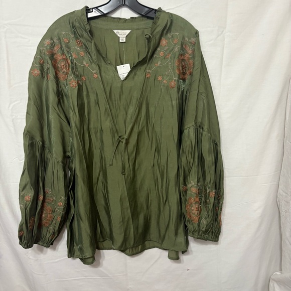 NWT Olive green embroidered boho blouse made of 100% rayon - Picture 2 of 12